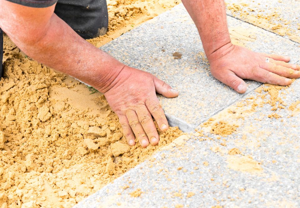 Mélange sable ciment pour pose pavés